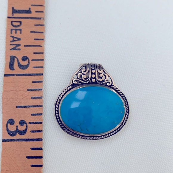 Jewelry - Vintage Medallion Blue stone with silver Great Gift!!🎁